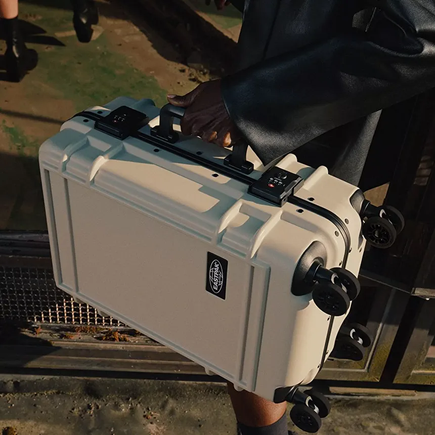 Eastpak Resist R Case koleksiyonu